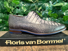 Afbeelding in Gallery-weergave laden, Nieuwe veterschoen croco floris van Bommel maat 44 + riem