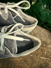 Afbeelding in Gallery-weergave laden, Bijna nieuwe sneakers van Durea maat 38 (wijdte K)