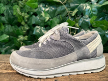 Afbeelding in Gallery-weergave laden, Bijna nieuwe sneakers van Durea maat 38 (wijdte K)
