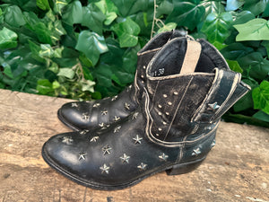 Bijna Nieuwe laarsjes van Sendra maat 38