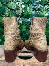 Afbeelding in Gallery-weergave laden, Geweldig mooie vintage python blokhak laarsje sendra maat 40