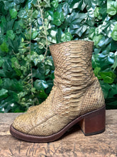 Afbeelding in Gallery-weergave laden, Geweldig mooie vintage python blokhak laarsje sendra maat 40