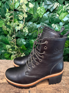 Nieuwe gevoerde boots van Panama Jack maat 41