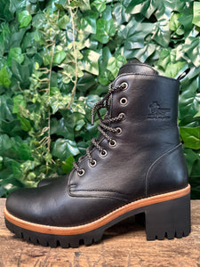 Nieuwe gevoerde boots van Panama Jack maat 41