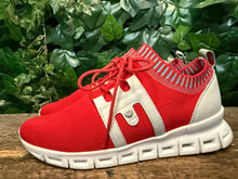 Afbeelding in Gallery-weergave laden, Bijna Nieuwe sneakers van Wolky maat 37
