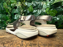 Afbeelding in Gallery-weergave laden, Bijna Nieuwe sandalen van Xsensible maat 42 (wijdte G)
