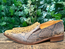 Afbeelding in Gallery-weergave laden, Nieuwe geweldige python loafers van Sendra maat 43