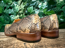 Afbeelding in Gallery-weergave laden, Nieuwe geweldige python loafers van Sendra maat 43