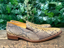 Afbeelding in Gallery-weergave laden, Nieuwe geweldige python loafers van Sendra maat 43