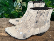 Afbeelding in Gallery-weergave laden, Nieuwe prachtige laars met ponyhair van Sendra maat 39