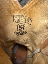 Afbeelding in Gallery-weergave laden, Bijna Nieuwe gave vintage laarzen van Sendra maat 38