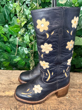 Afbeelding in Gallery-weergave laden, supergave vintage blokhak flower boots van Sendra maat 39