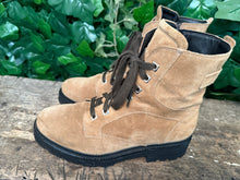 Afbeelding in Gallery-weergave laden, Bijna Nieuwe boots van Durea maat 39 (wijdte H)