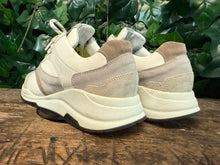 Afbeelding in Gallery-weergave laden, Bijna nieuwe sneakers van Durea maat 40 (maat K)