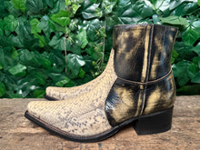 Afbeelding in Gallery-weergave laden, Nieuwe mooie python laarzen van Sendra maat 44
