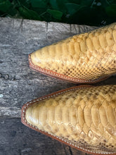 Afbeelding in Gallery-weergave laden, Nieuwe prachtige python laarzen van Sendra maat 42