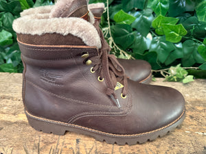 Nieuwe gevoerde boots van Panama Jack maat 44