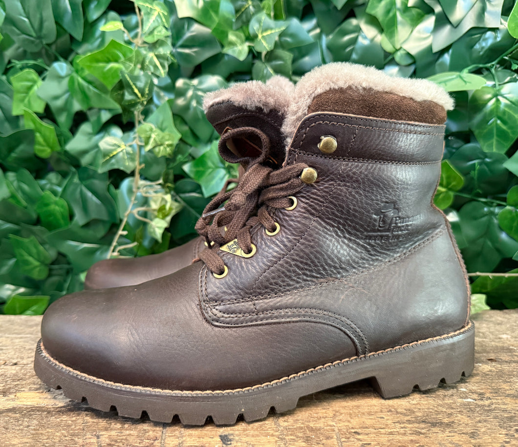 Nieuwe gevoerde boots van Panama Jack maat 44