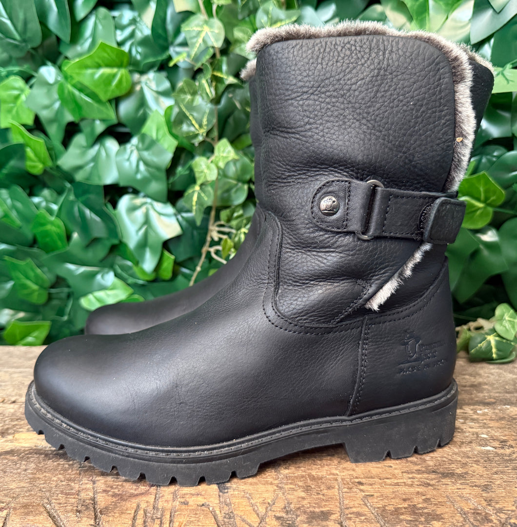 Nieuwe gevoerde boots van Panama Jack maat 38