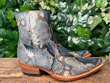 Afbeelding in Gallery-weergave laden, Nieuwe supergave python laarsjes van Sendra maat 42