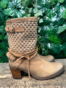 Bijna Nieuwe gave laarzen van Sendra maat 39