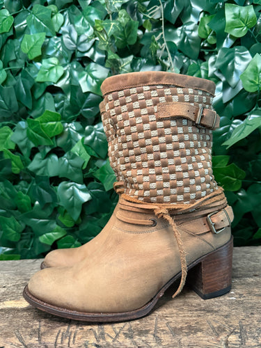 Bijna Nieuwe gave laarzen van Sendra maat 39