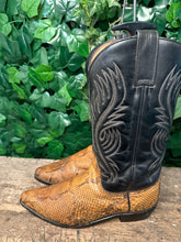 Afbeelding in Gallery-weergave laden, supergave vintage laars met python leer van sendra maat 43