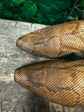 Afbeelding in Gallery-weergave laden, supergave vintage laars met python leer van sendra maat 43