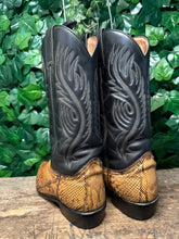 Afbeelding in Gallery-weergave laden, supergave vintage laars met python leer van sendra maat 43