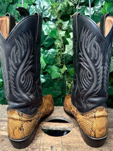 Afbeelding in Gallery-weergave laden, supergave vintage laars met python leer van sendra maat 43
