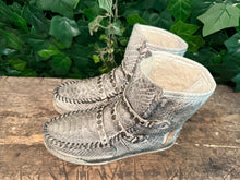 Afbeelding in Gallery-weergave laden, Bijna Nieuwe boots van Karma of Charme maat 37