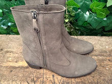 Afbeelding in Gallery-weergave laden, Nieuwe laars van hartjes maat 38 (wijdte G)