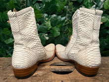 Afbeelding in Gallery-weergave laden, Bijna Nieuwe geweldige python laarzen van Sendra maat 45