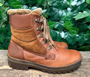 zo goed als nieuw gevoerde boots van Panama Jack maat 43