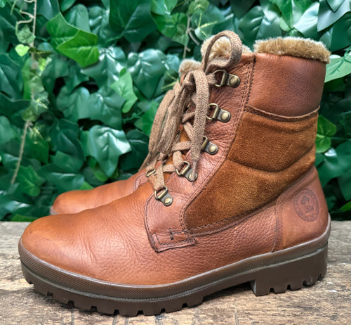zo goed als nieuw gevoerde boots van Panama Jack maat 43