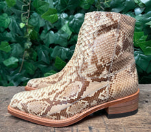 Afbeelding in Gallery-weergave laden, supergave Nieuwe python laars van Sendra maar 42