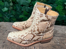 Afbeelding in Gallery-weergave laden, supergave Nieuwe python laars van Sendra maar 42