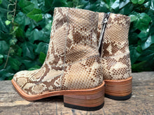 Afbeelding in Gallery-weergave laden, supergave Nieuwe python laars van Sendra maar 42