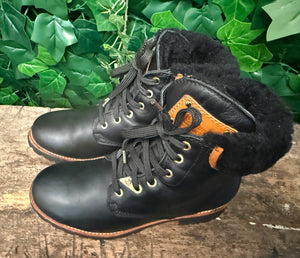 zo goed als nieuw gevoerde boots van Panama Jack maat 38