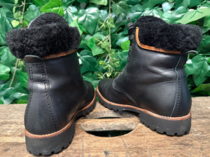 zo goed als nieuw gevoerde boots van Panama Jack maat 38
