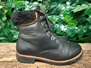 zo goed als nieuw gevoerde boots van Panama Jack maat 38