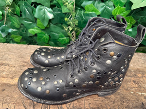 Nieuwe enkellaarsjes van old gringo mat studs maat 39