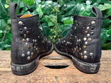 Afbeelding in Gallery-weergave laden, Nieuwe enkellaarsjes van old gringo mat studs maat 39