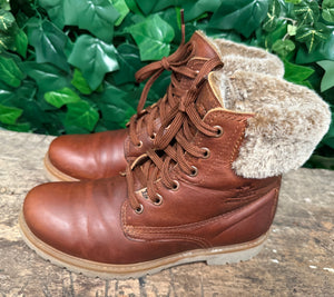 zo goed als nieuw gevoerde boots van Panama Jack maat 39