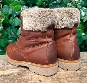 zo goed als nieuw gevoerde boots van Panama Jack maat 39