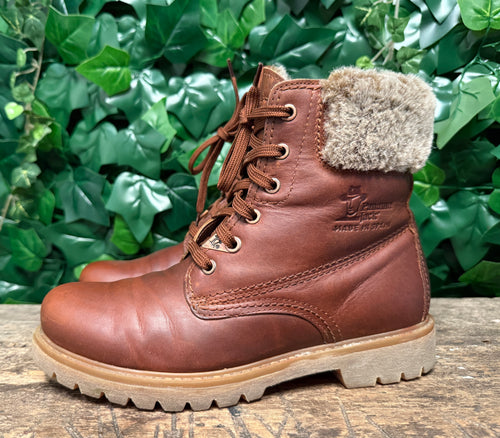 zo goed als nieuw gevoerde boots van Panama Jack maat 39
