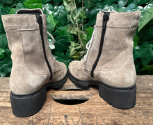 Afbeelding in Gallery-weergave laden, gewoon Nieuwe boots van Durea maat 38 (wijdte H)