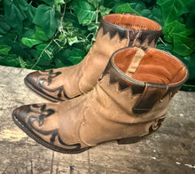 Afbeelding in Gallery-weergave laden, zo goed als Nieuw prachtige laarsjes van Sendra maat 39