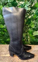 Afbeelding in Gallery-weergave laden, fantastische hoge laarzen van Sendra maat 40