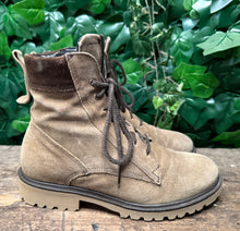 Afbeelding in Gallery-weergave laden, zo goed als nieuw boots van Durea maat 37,5 (wijdte H)